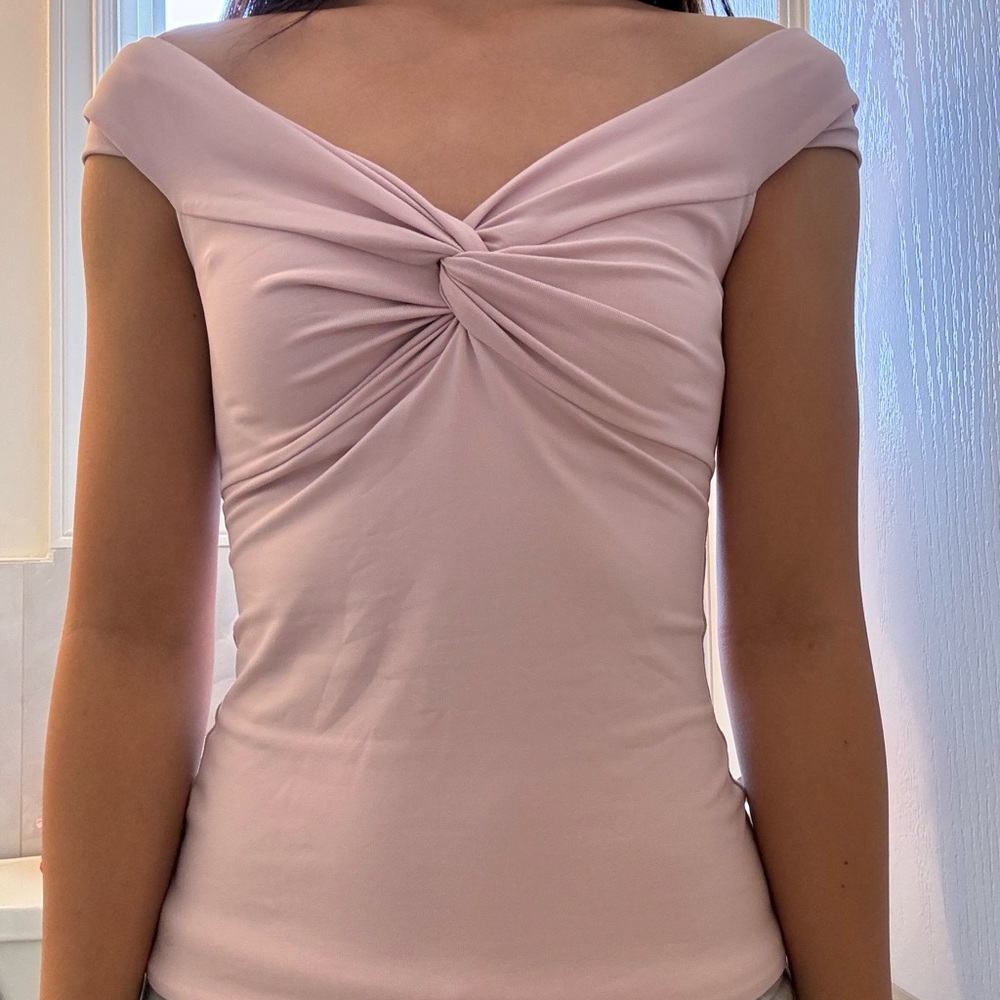 NWT Aritzia Babaton Contour Pink Twist Front Off the Shoulder Blouse Top